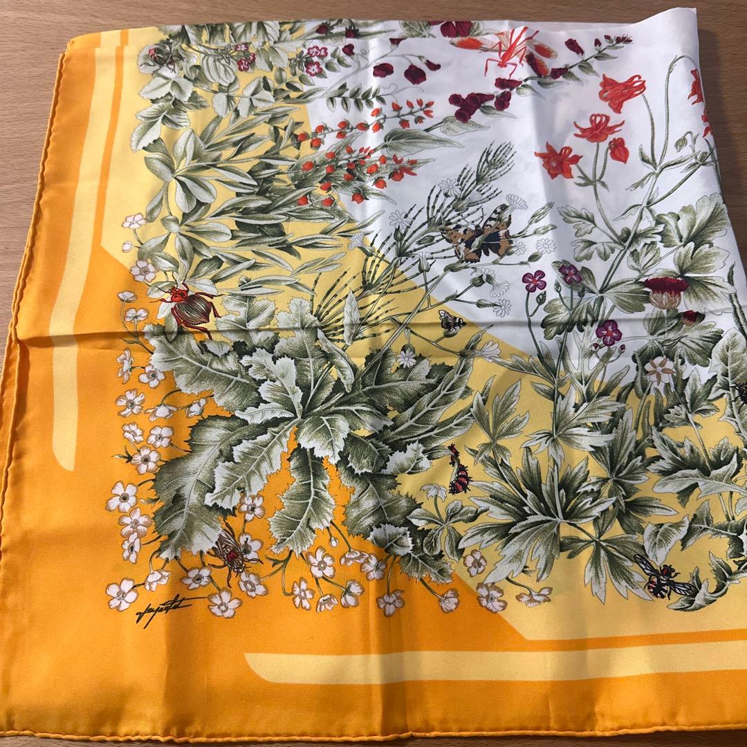 美品　HERMES 花柄 スカーフ