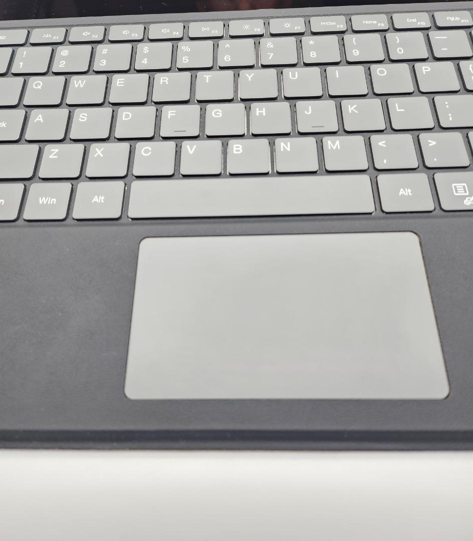 CHUWI Hi10 Max 本体 + キーボード