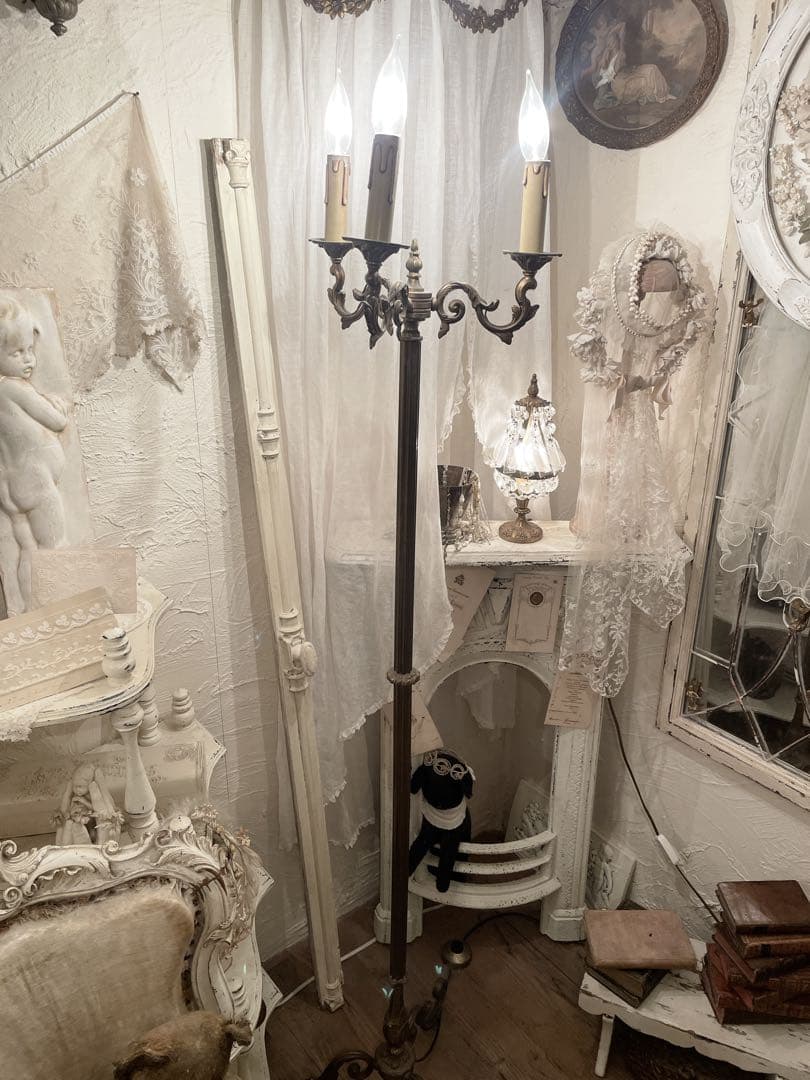 フランスアンティーク　フロアスタンドランプ　ライト　3灯　ランプ　照明