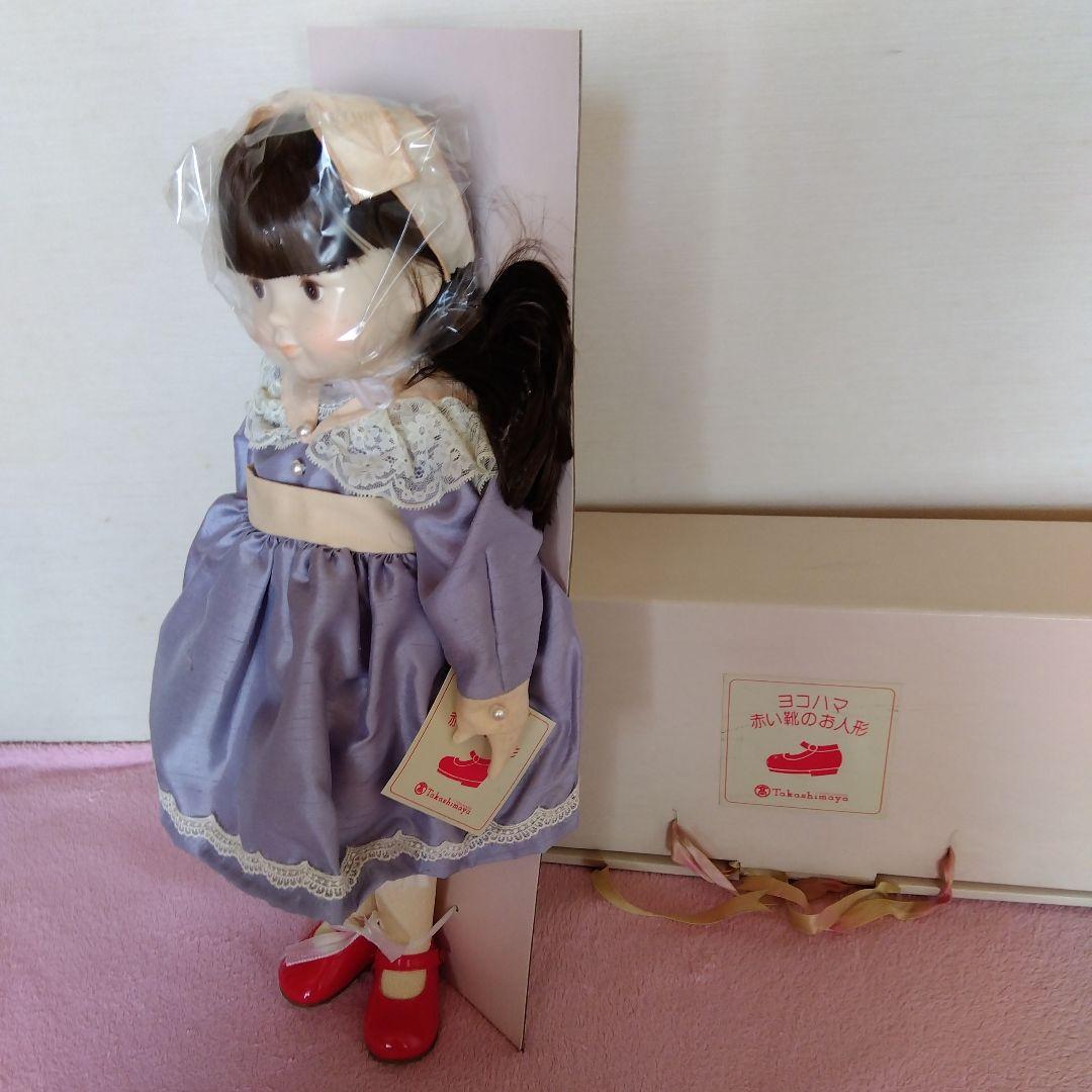 赤い靴を履いた人形