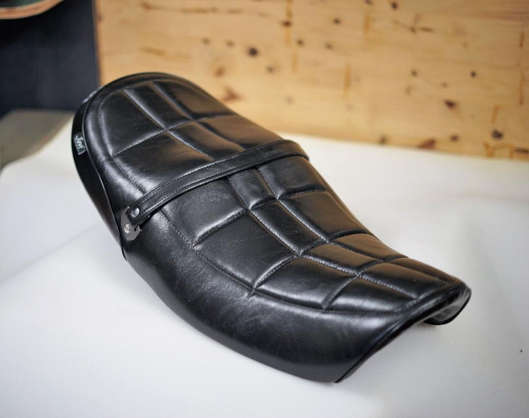 ［セール中］z900rs　シート　Javimotor　　TYPE 2　新品