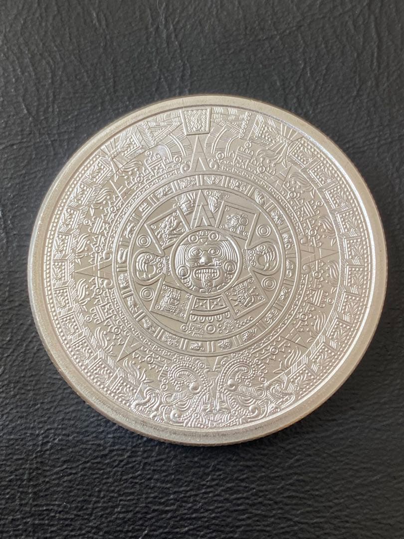未使用 メキシコ　シルバーラウンド 1oz 純銀 .999 アステカ太陽石