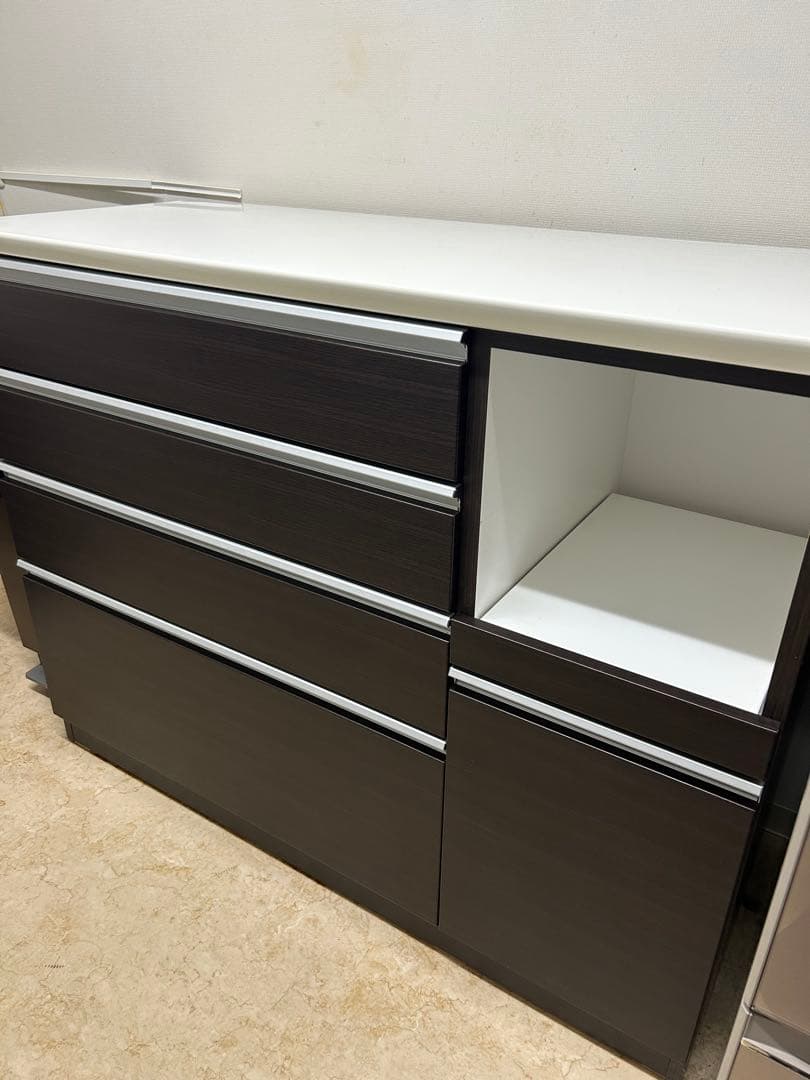 ニトリ　アルミナ　食器棚