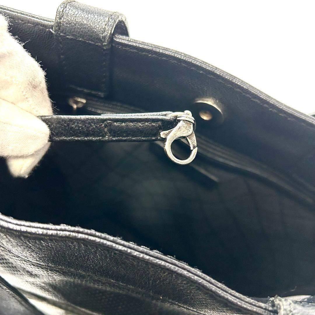 のびシャネル　パンチングレザー　ダイヤステッチ　ココマーク　トートバッグ