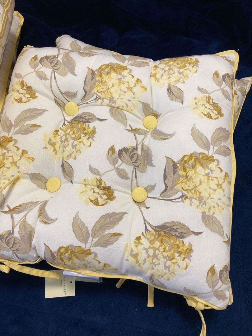 LAURA ASHLEY ローラアシュレイ　タグ付き花柄クッション 4個セット