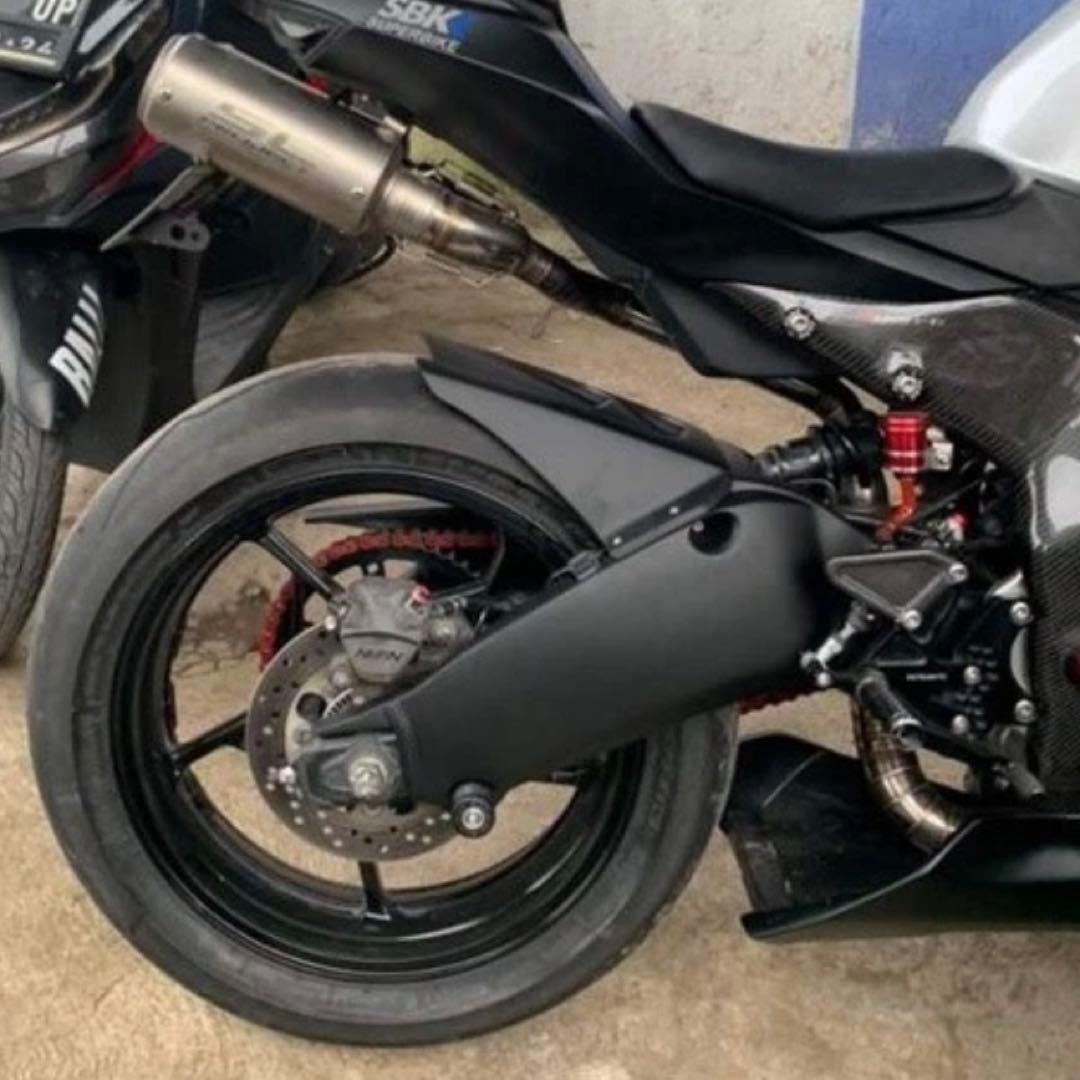 【新品】ZX25R ZX4R スイングアームカバー リアフェンダー ZX6R