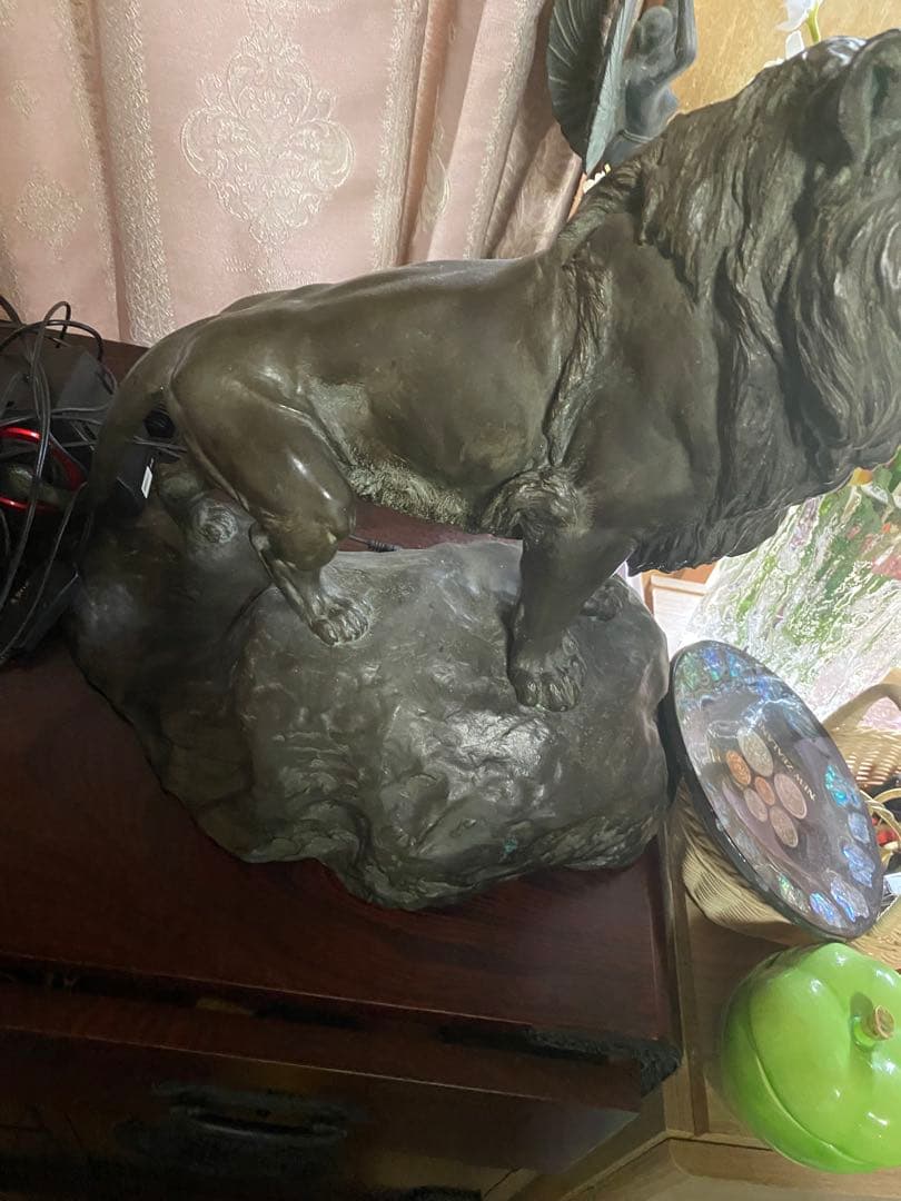 鋳銅獅子置物 ブロンズライオン像　9kgぐらい