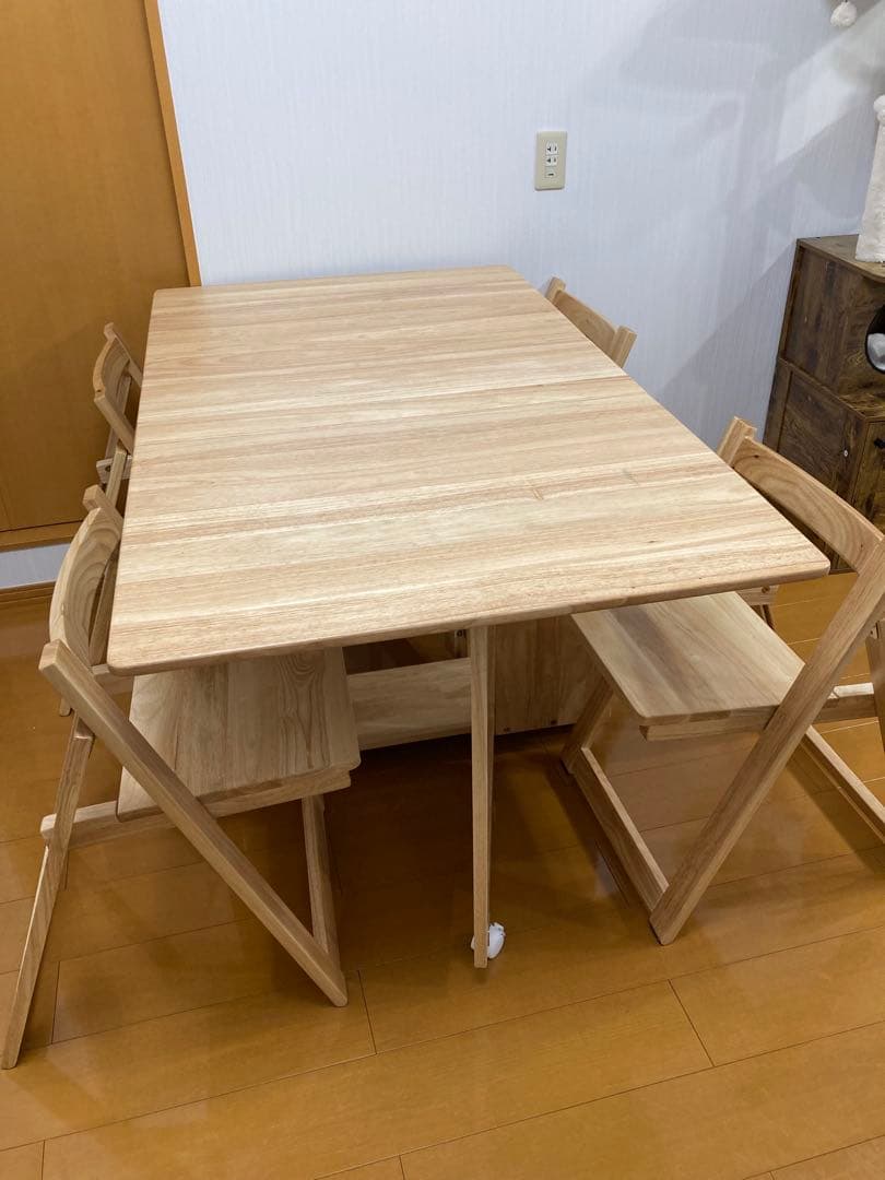 中菱形骨 。ダイニングテーブルセット 4人掛けキャスター付き 木製