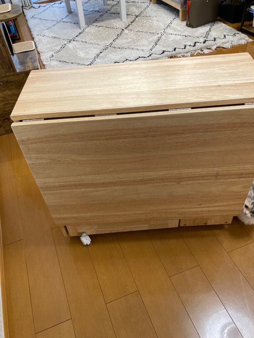 中菱形骨 。ダイニングテーブルセット 4人掛けキャスター付き 木製