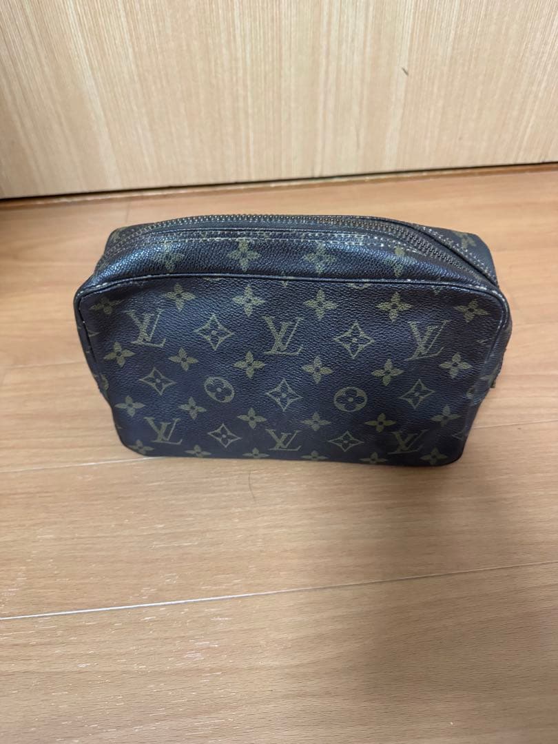 LOUIS VUITTON ヴィトン　ポーチ　トゥルーストワレット23