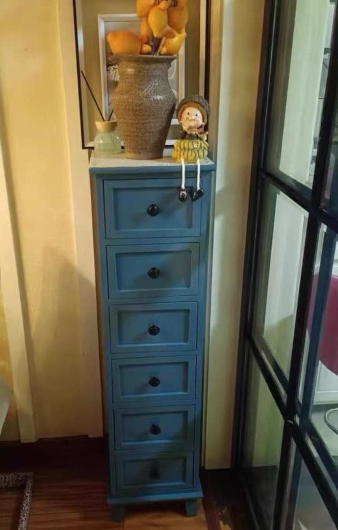 青い木製キャビネット 6引き出し