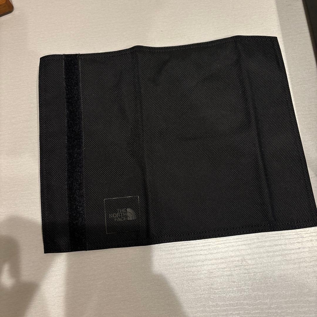 新品限定完売！ノースフェイスシャトルトラベルウォレット/ブラックパスポートケース