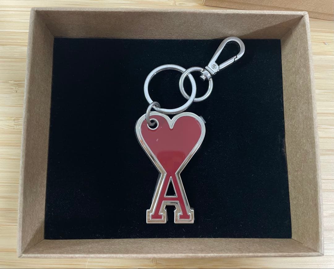 【新品】AMI PARIS アミパリス キーホルダー　キーリング 赤 ※即日発送