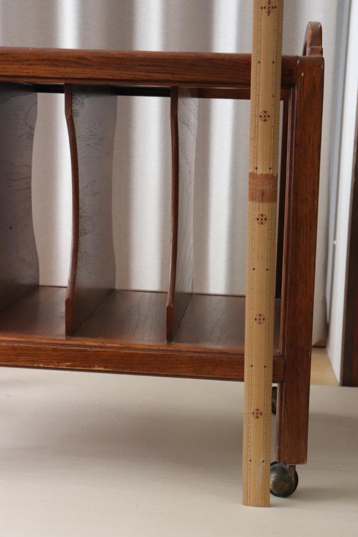 木製　マガジンラック サイドテーブル　キャスター付き