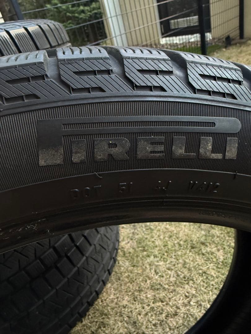 ピレリーICE ASIMMETRICO スタッドレスタイヤ 245/45 R18