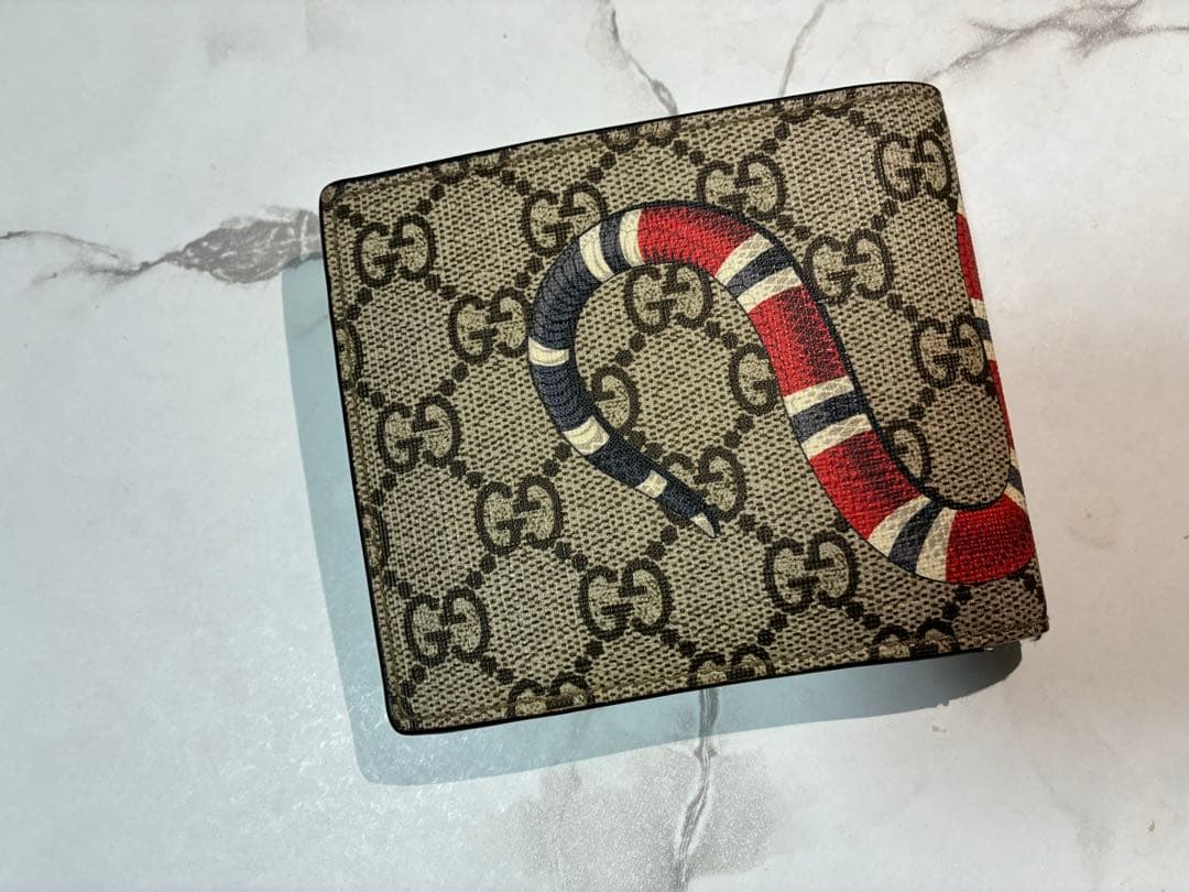 ✨「美品」✨GUCCI 蛇刺繍 二つ折り財布