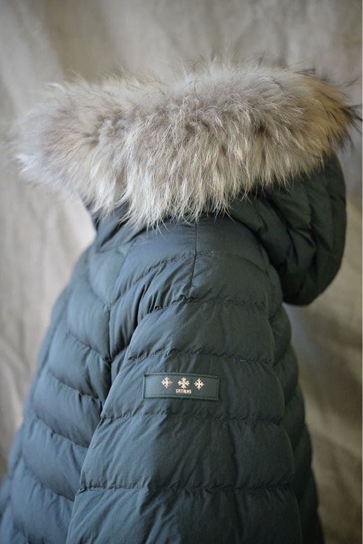 値下げ　TATRAS タトラス　ダークグリーン ファー付きダウンジャケット可愛い
