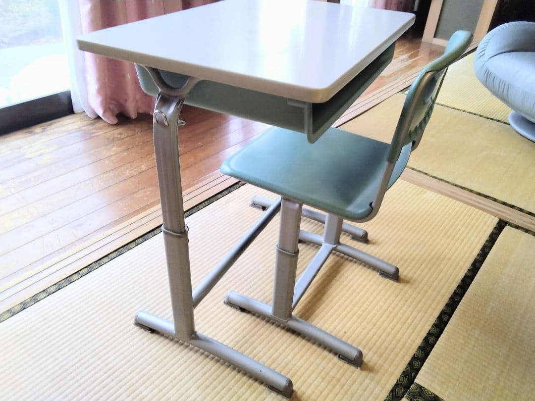 HOUTOKU・学習机・椅子・昇降式・伸縮式・幼稚園〜高校迄・堅牢造・比較的綺麗