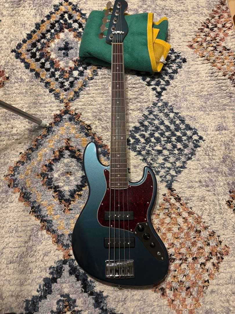 Black Smoker 5弦ベース　イケべ楽器限定カラー