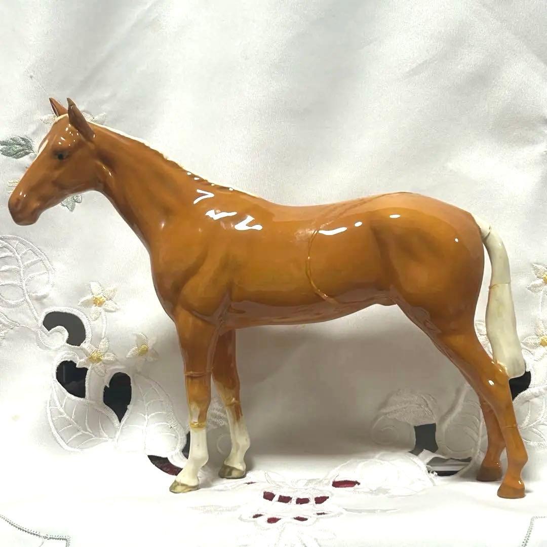 イギリス ベスウィック社によるパロミノカラーの陶器の馬の置物 難あり品
