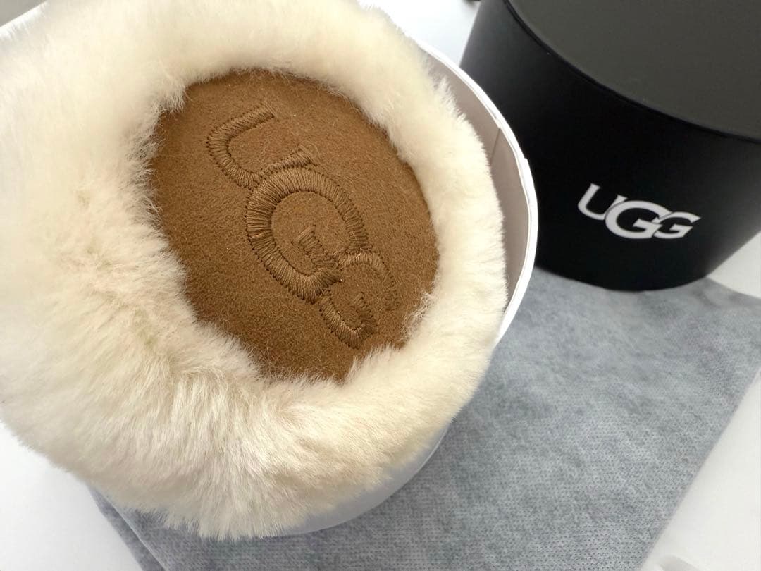【国内正規品・完売品】UGG シープスキン エンブロイダリー イヤマフ