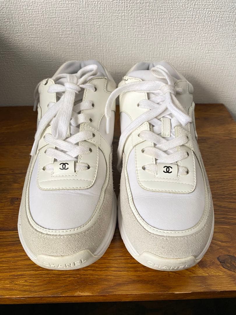 CHANEL ホワイトスニーカー　箱あり
