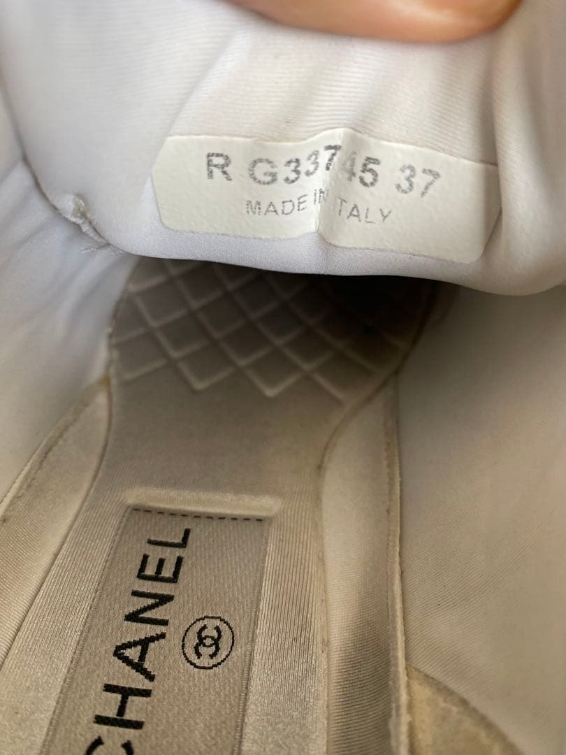 CHANEL ホワイトスニーカー　箱あり