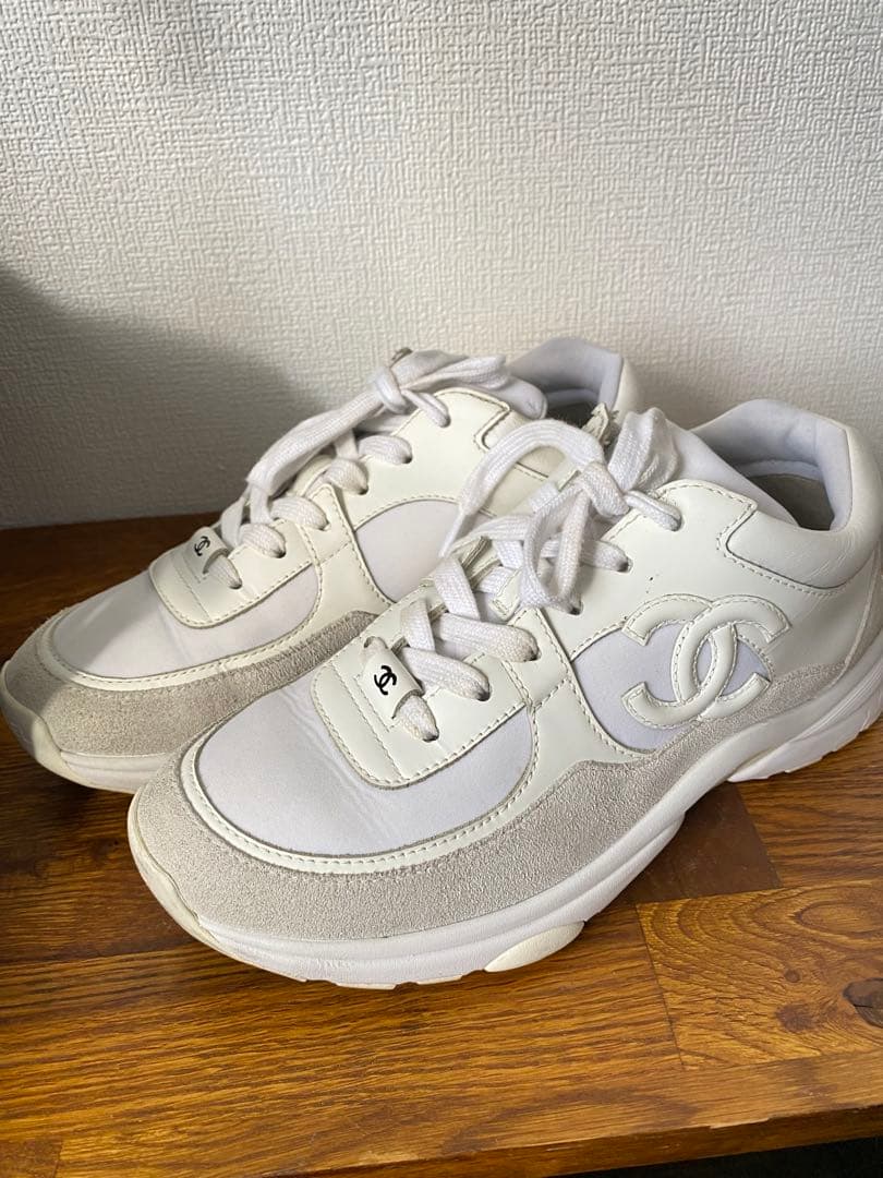 CHANEL ホワイトスニーカー　箱あり