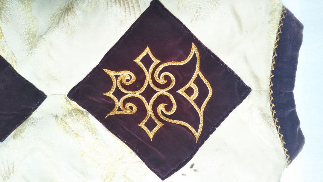 (2月限定)アイヌ伝統衣装!　豪華金色刺繍