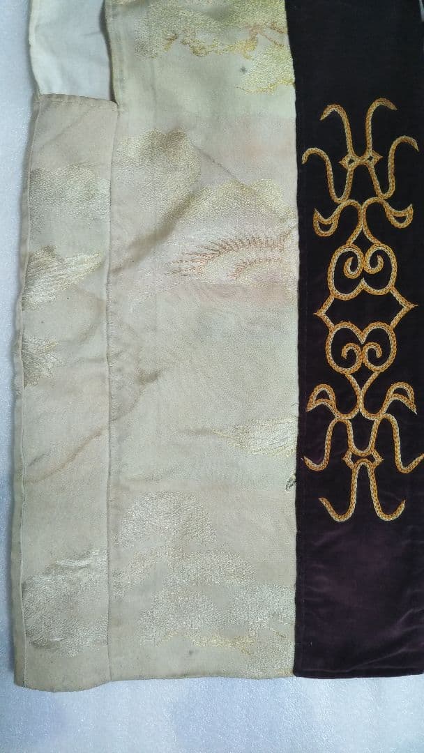 (2月限定)アイヌ伝統衣装!　豪華金色刺繍