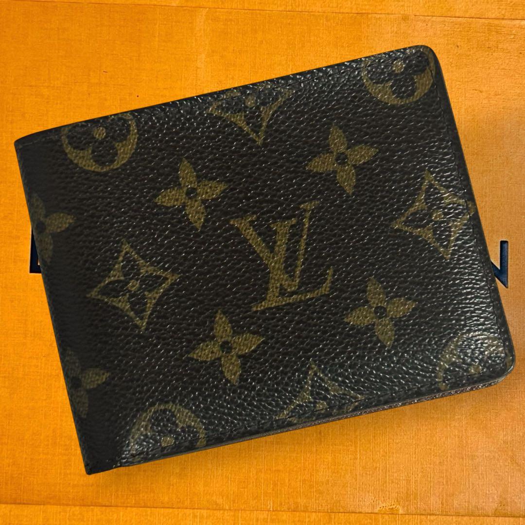 外側美品　ルイヴィトン　ポルトビエ・9カルト　クレディ　モノグラム　二つ折り