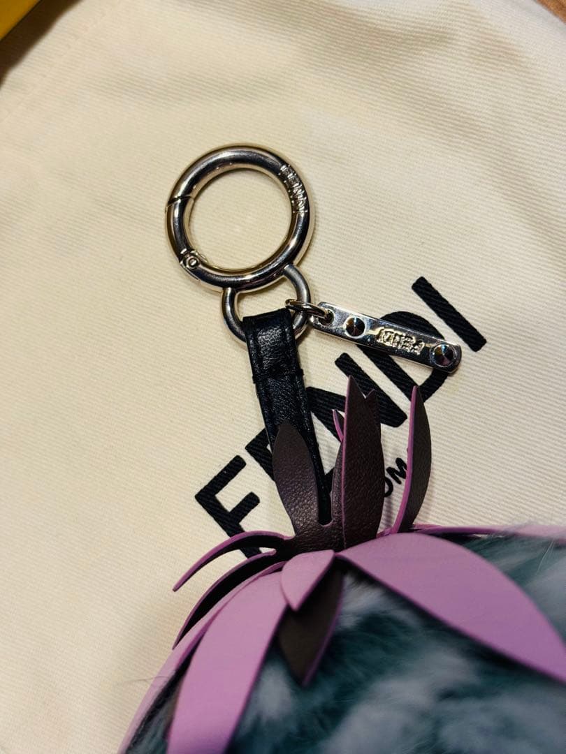 FENDI ポンポンファーチャーム　パイナップル