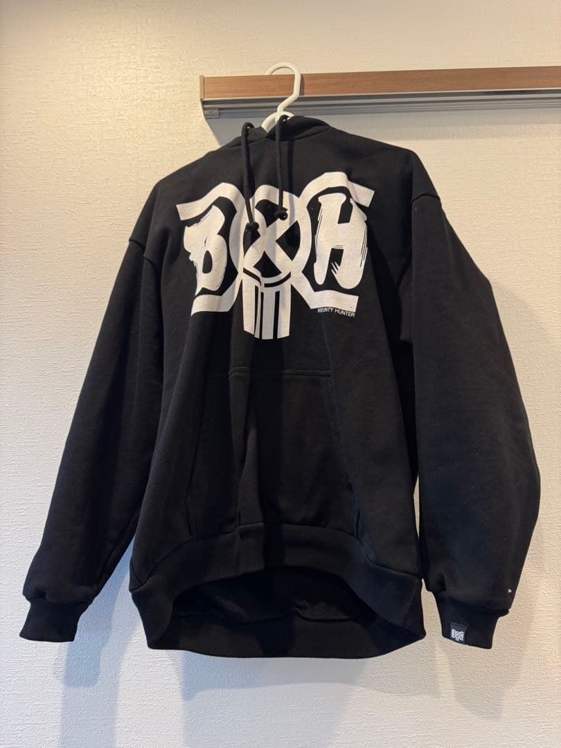 BOUNTYHUNTER SNEAKERWOLF パーカー