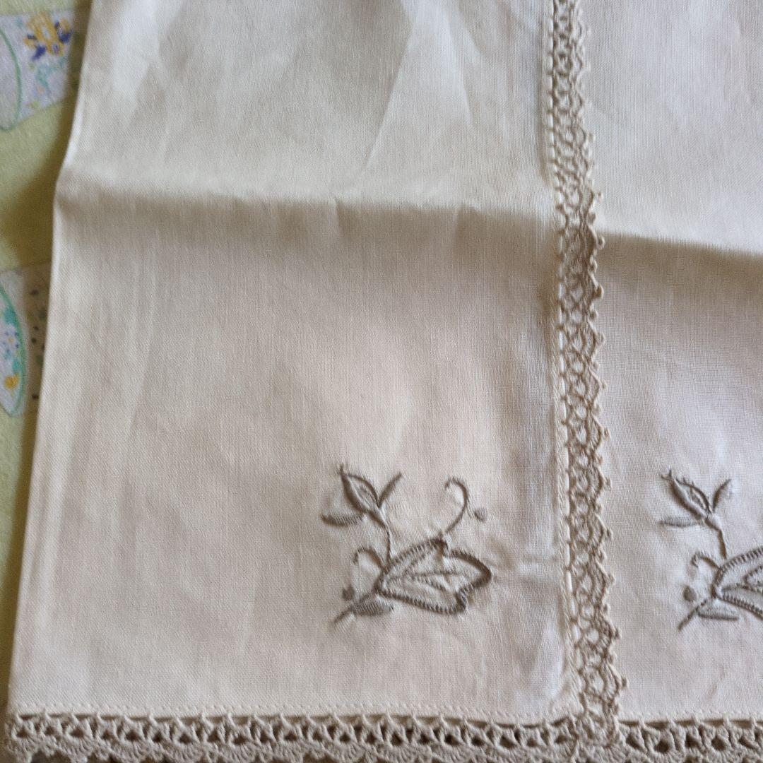 美品　テーブルクロス 約62cm四角 刺繍、縁取りレース ナプキン4枚付