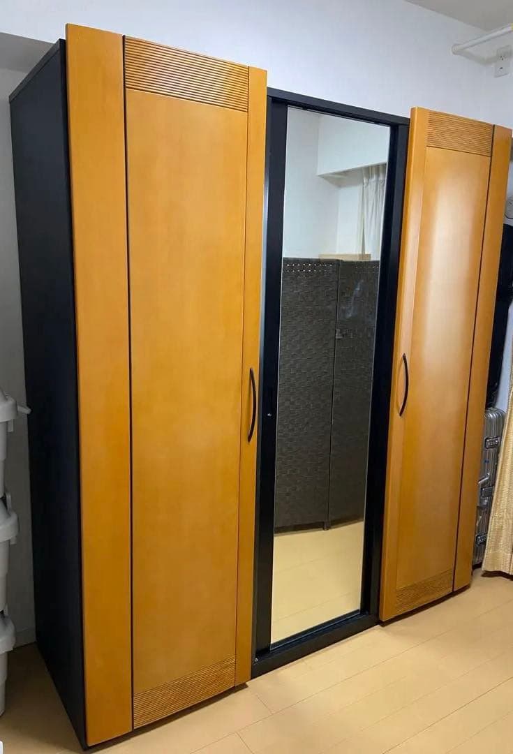 木目調クローゼット ミラー扉付き