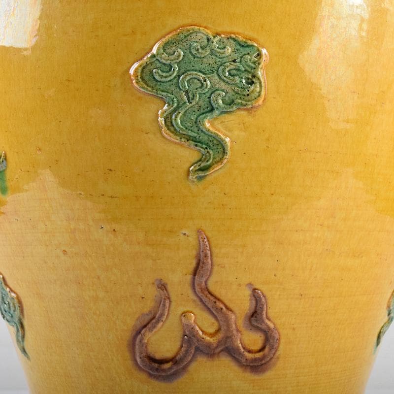 中国　黄地　貼雲龍文　梅瓶　時代箱付　M　R8821B