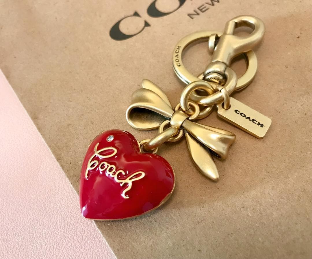 新品coach ボウ ハート ロケット バッグ チャーム
