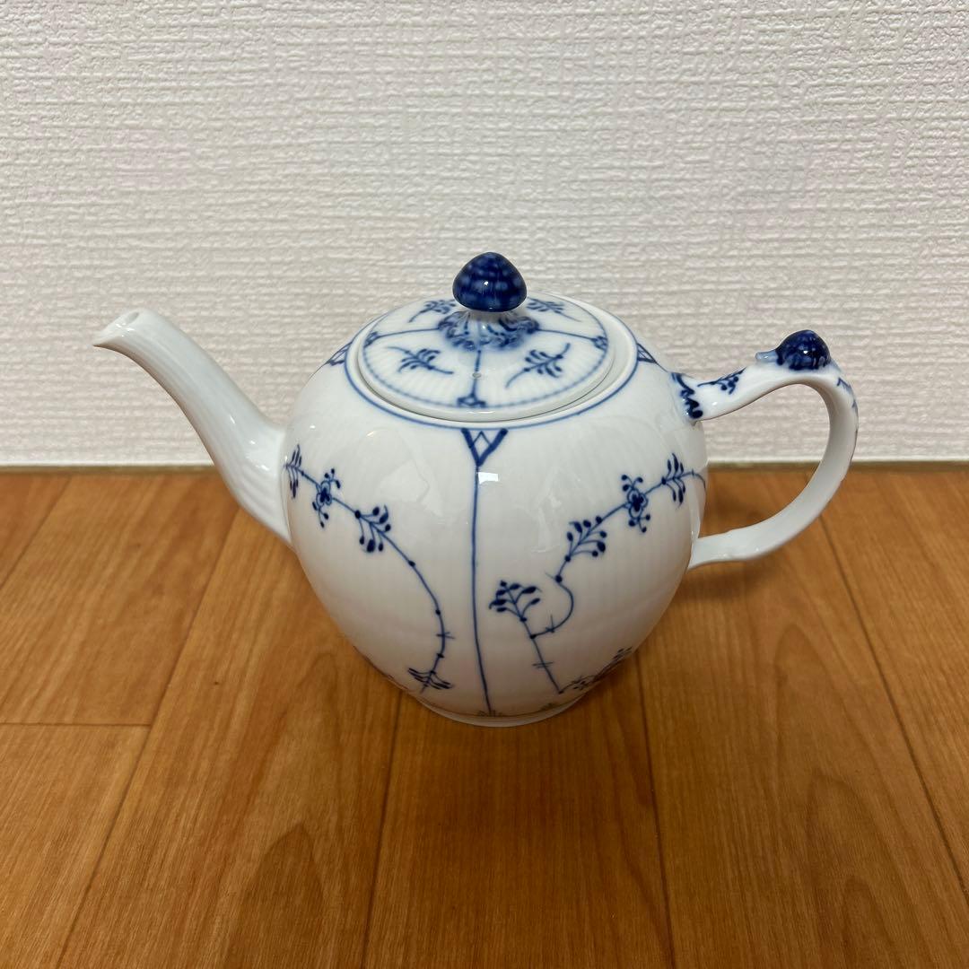 ブルーフルーテッド プレイン ティーポット 700ml