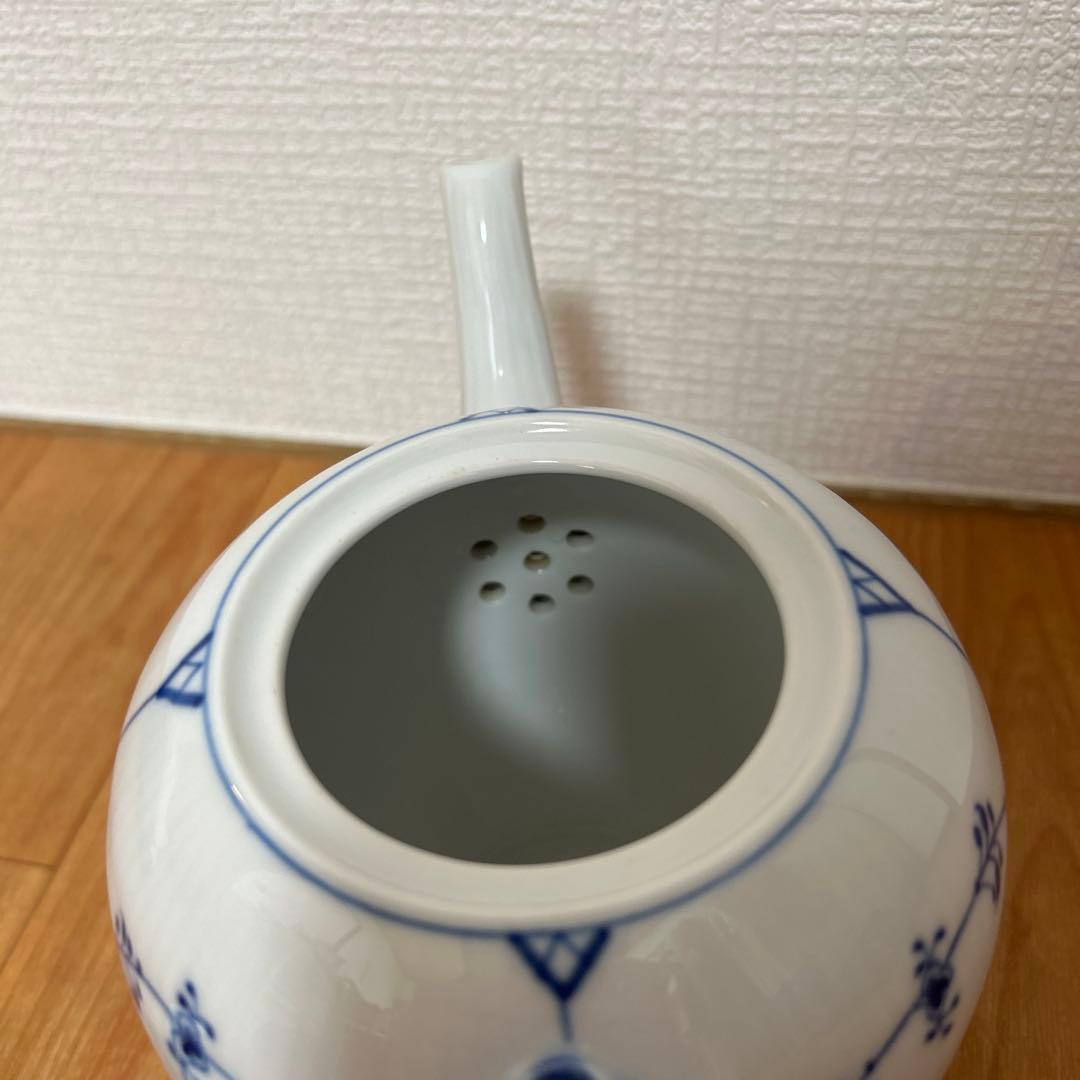 ブルーフルーテッド プレイン ティーポット 700ml