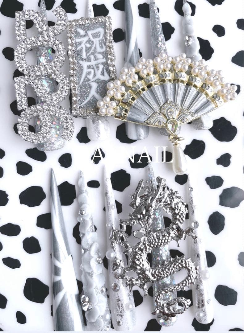 イニシャルパーツT