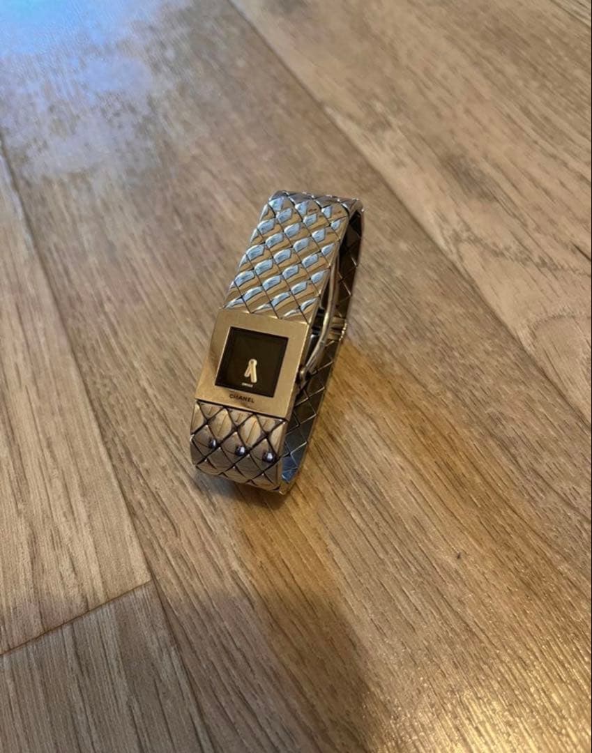 【外箱、説明書付き】シャネル　CHANEL　シルバー　クォーツ時計　マトラッセ