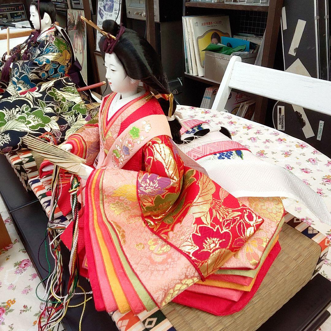 親王平飾り　特選十二単衣びな　台から人形まで　縦26cm　橫38cm　高さ34