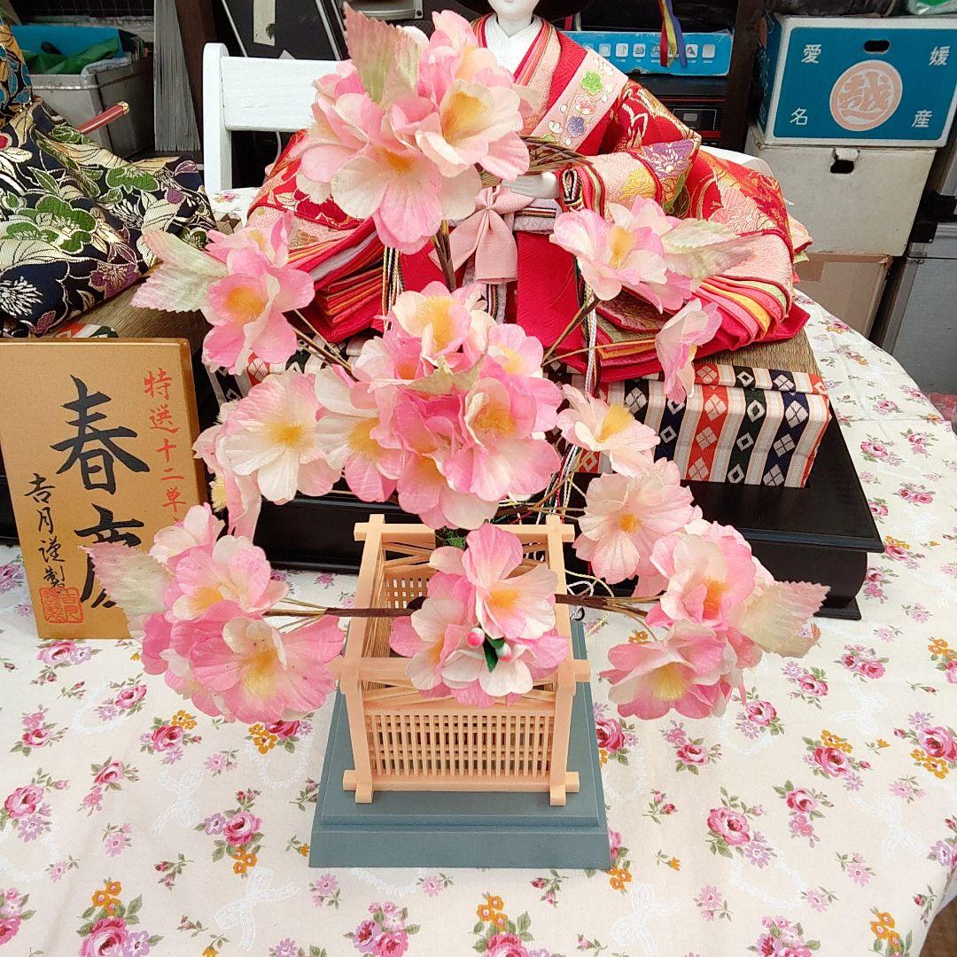 親王平飾り　特選十二単衣びな　台から人形まで　縦26cm　橫38cm　高さ34