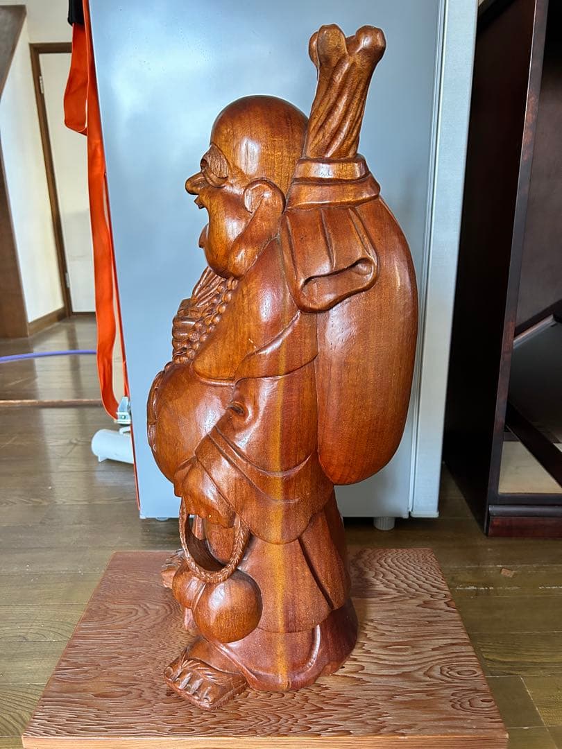 木彫り布袋尊像（ほていさん）　一刀彫　台座付