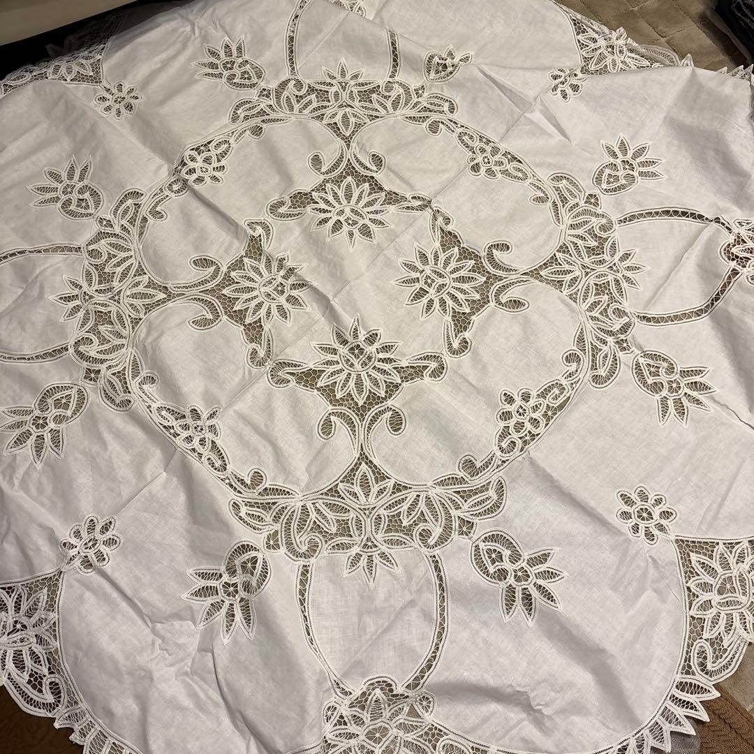 刺繍入りテーブルクロス