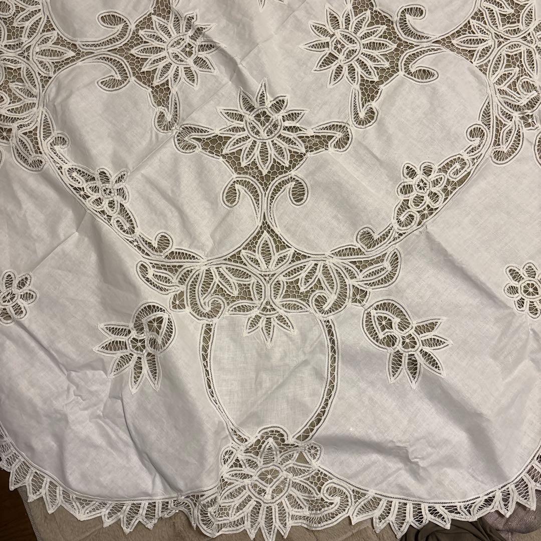 刺繍入りテーブルクロス