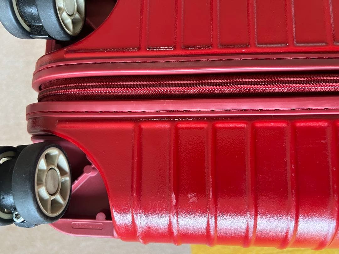 【リモア】サルサ　マット赤 ４輪 機内持ち込みサイズ