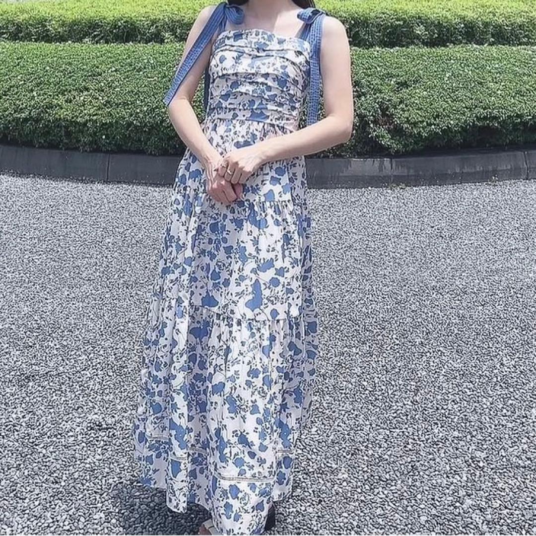 Estella.K 青と白の花柄ワンピース