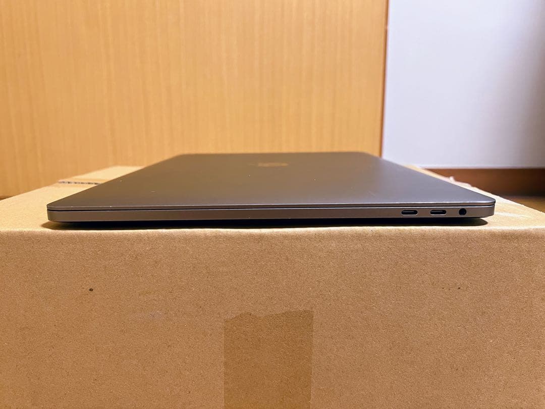 MacBook Pro 15インチ Core i9/16GB/SSD 512GB