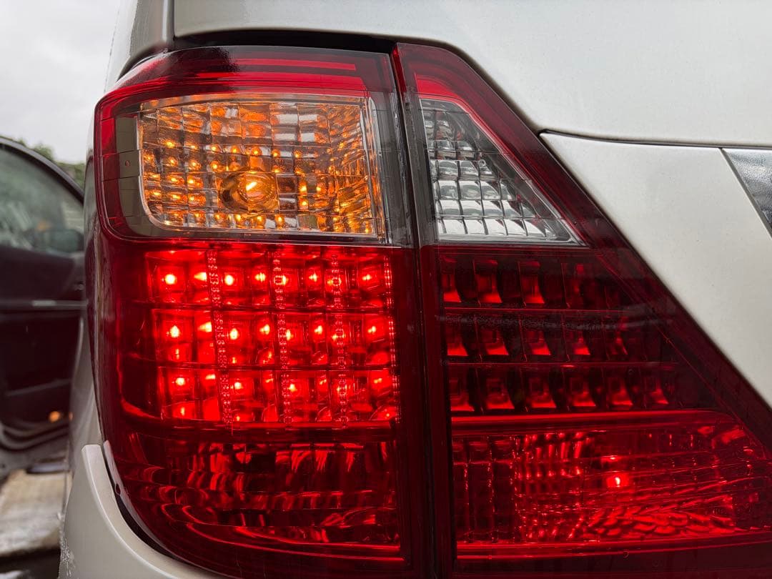 (01/月2011年) アルファード DBA-ANH20W テールランプセット